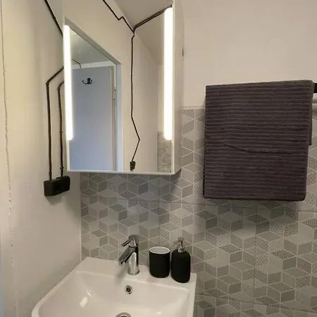 Dzivoklis Ar Skatu Par Aluksni Apartament *